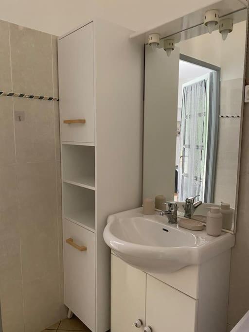 Villa Serenice - F2 Au Calme, Climatise, Wifi Et Parking Gratuit Exterior foto